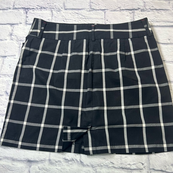 Tommy Hilfiger Black and White Plaid Mini Skirt. Preppy. Academia. Size 12. - Picture 9 of 9